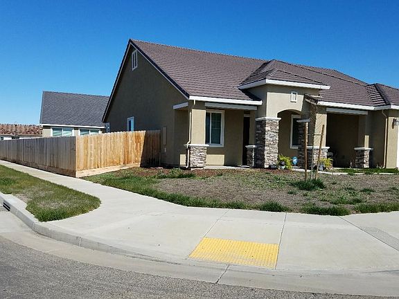 3rd image of 2504 N Fallbrook Dr