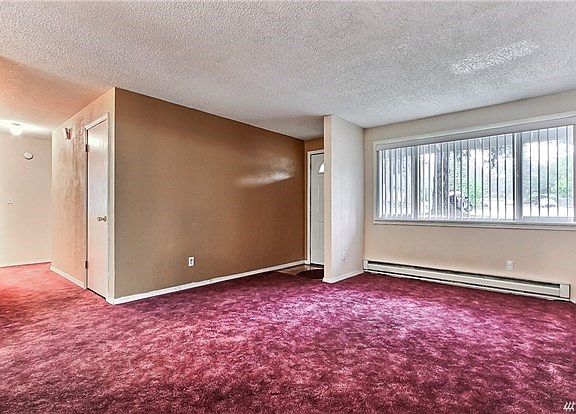3rd image of 823 Oakcrest Dr SE