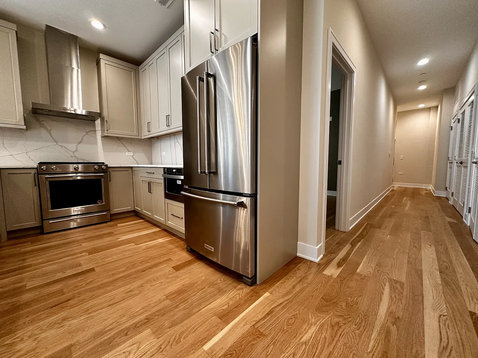 4861 N Hermitage Ave — Photo 1