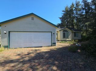 570 Sunset Ave NE, Ocean Shores, WA