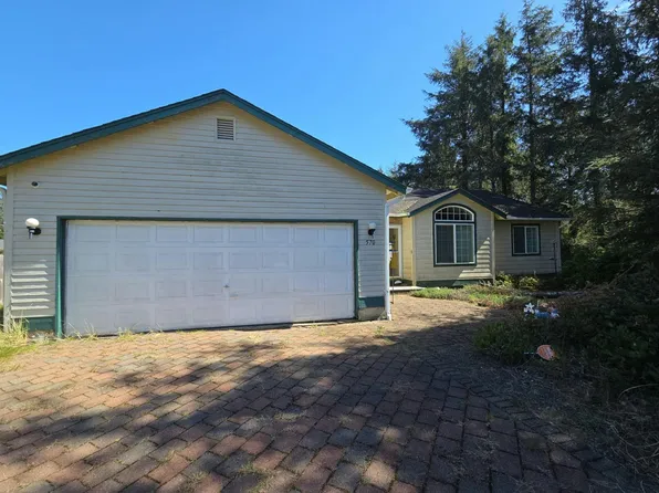 570 Sunset Ave NE, Ocean Shores, WA 98569