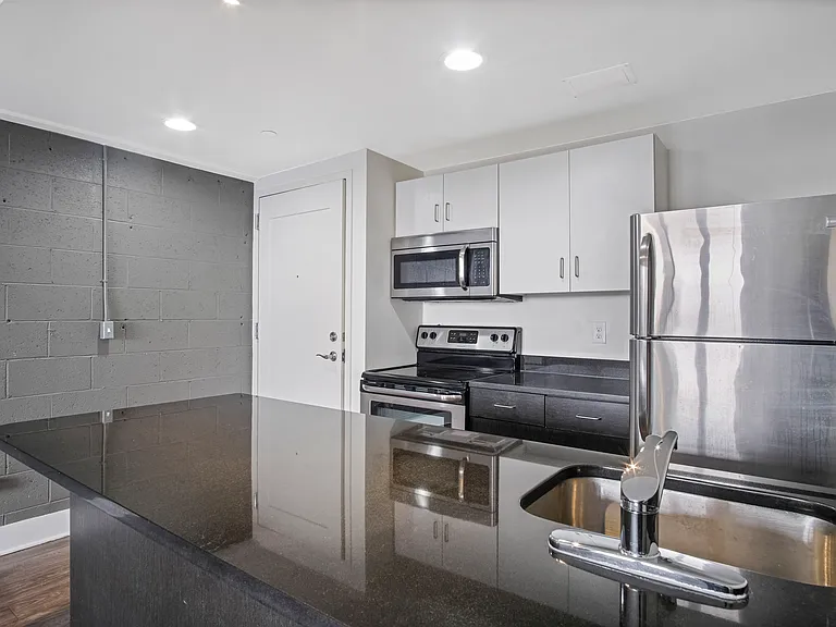 St. Regis House Apartments — Photo 8