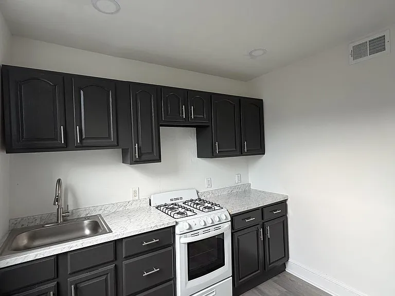 2410 Wharton St #2 — Photo 5