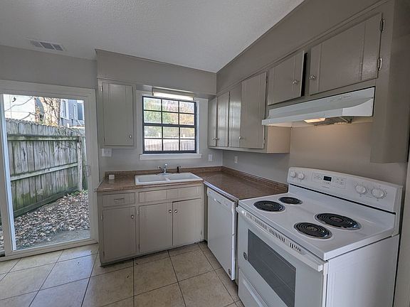 5th image of 2325 Byers St