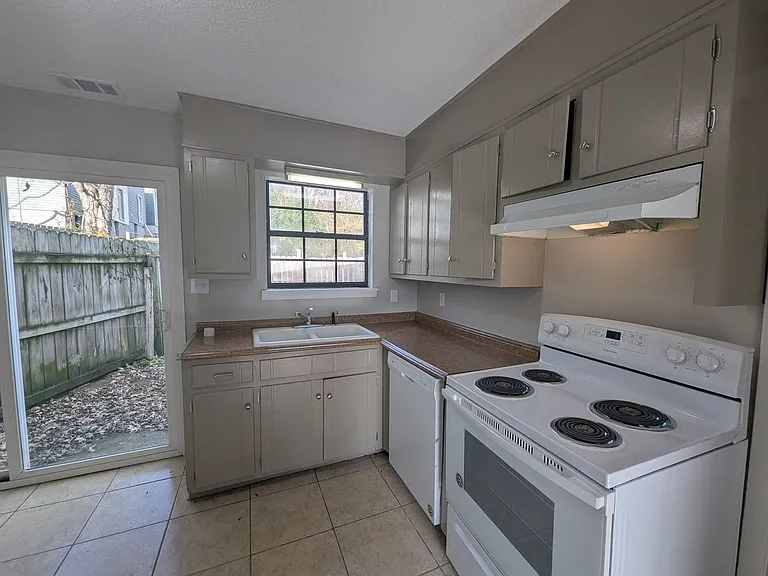 2325 Byers St — Photo 5