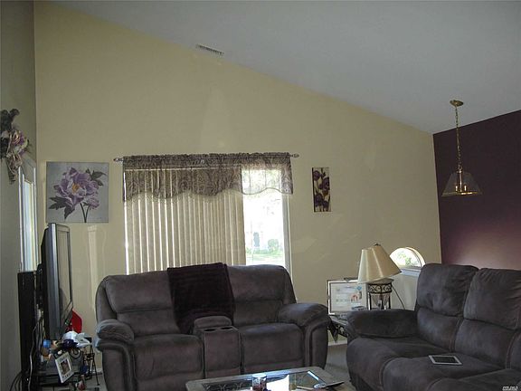 5th image of 810 Birchwood Park Dr