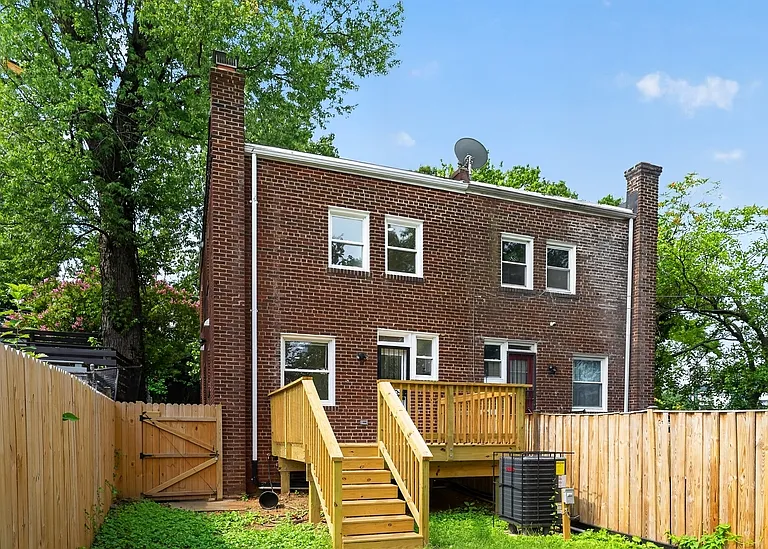 1712 U St SE #1 — Photo 2