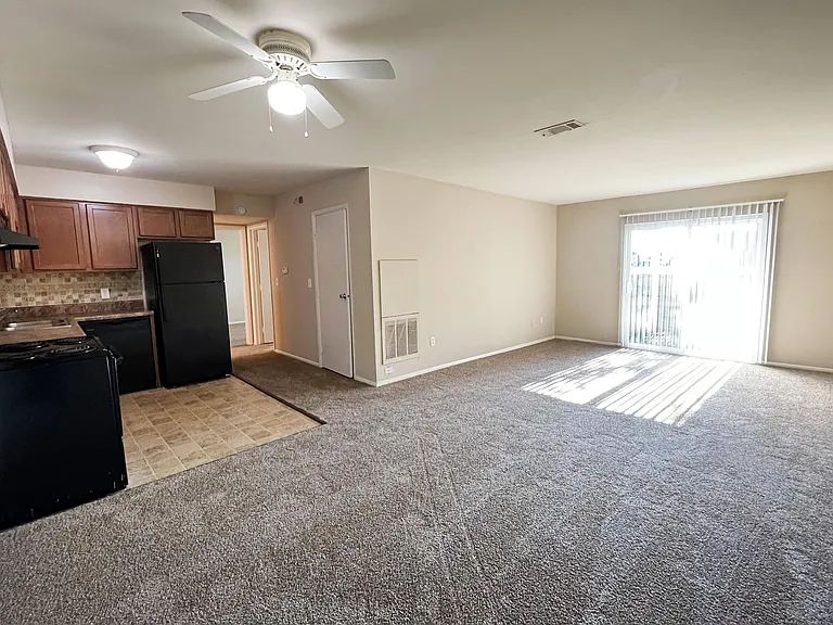 Crown Ridge Apartments — Photo 15