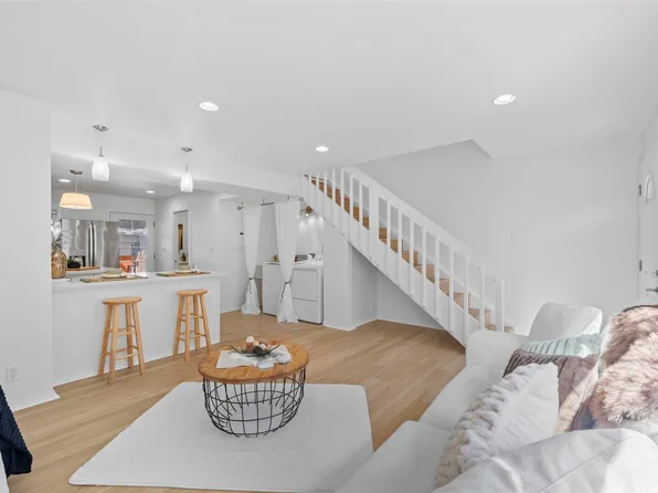 1151 Wainiha St APT D, Honolulu, HI 96825