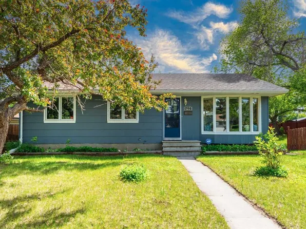 423 N Spyhill Rd NW, Calgary, AB T2K 3P1