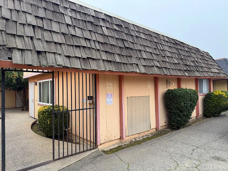 2553 Glen Ave — Photo 7