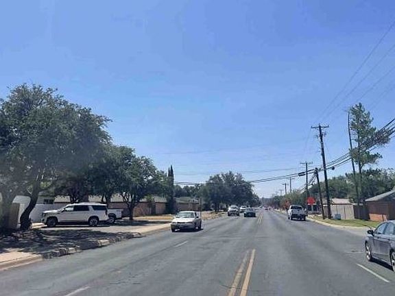 Exterior Neighborhood (street photo)