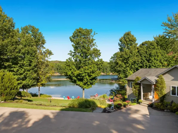 2390 Lake Chandler Dr, Traverse City, MI 49696