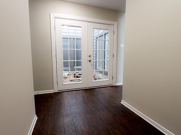 3rd image of 416 Sherwood Forest Dr