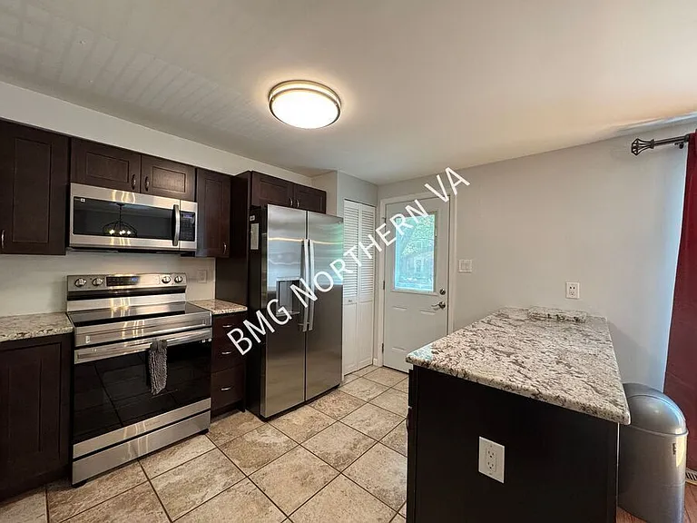 379 W Broad St — Photo 10