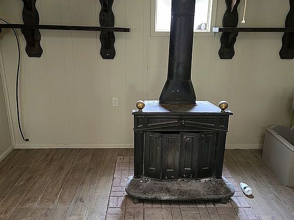 3rd image of 9 Pond Rd