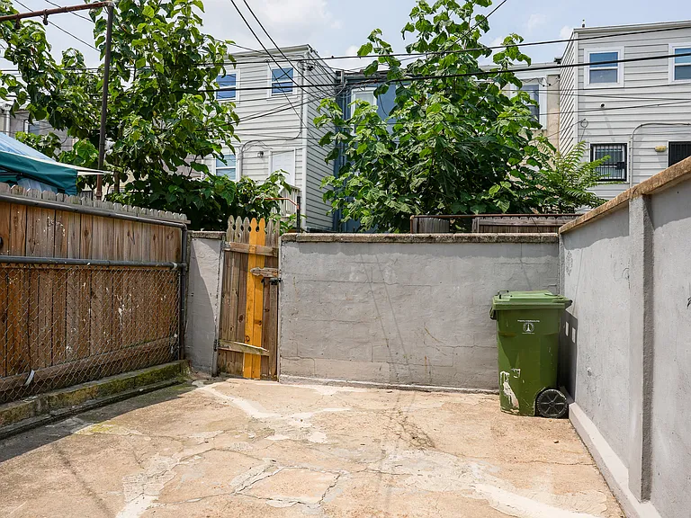 220 N Luzerne Ave — Photo 23