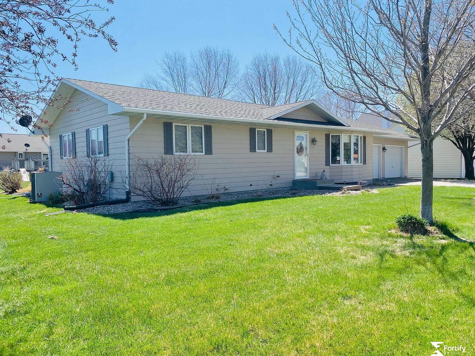 1719 Maplewood Dr, Geneva, NE 68361 Zillow