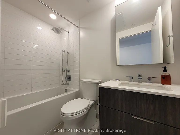 25 Richmond St E #912 — Photo 6