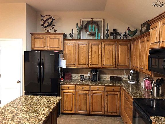 2nd image of 804 Sugarbush Ln