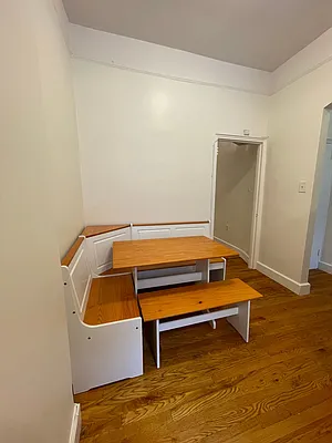 Rented by Metropolitan Realty | media 8