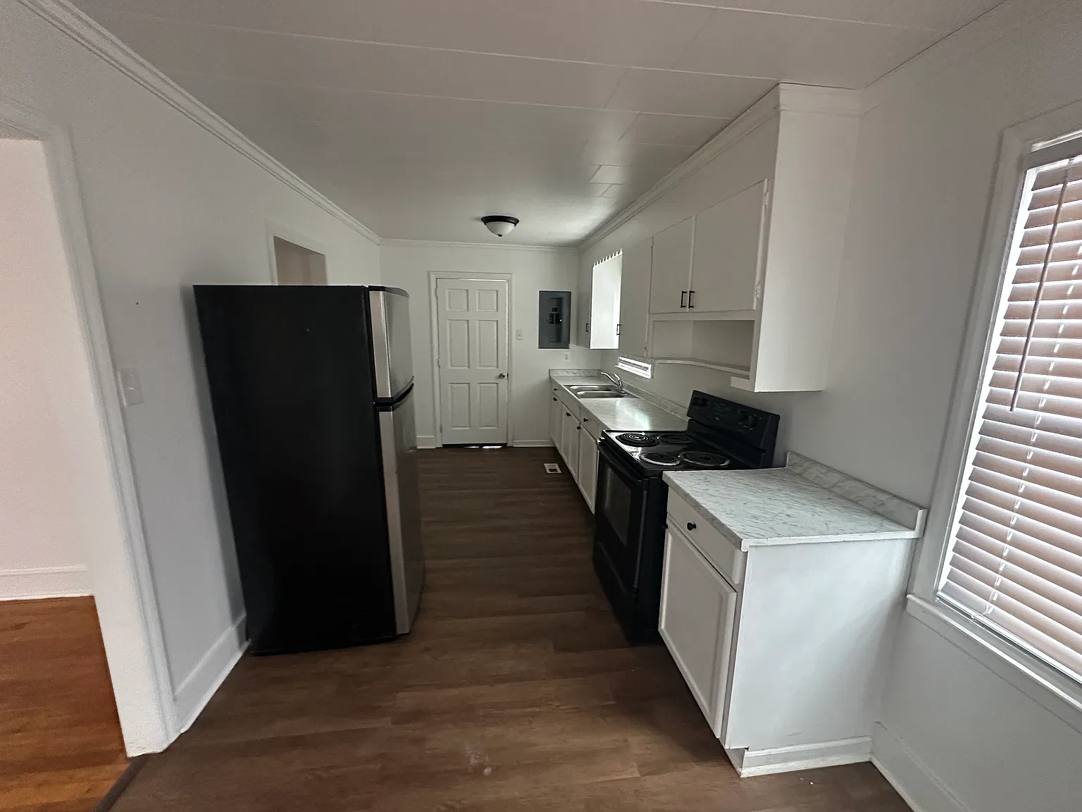 3 bed, 928 sqft, $1,400 — Photo 4