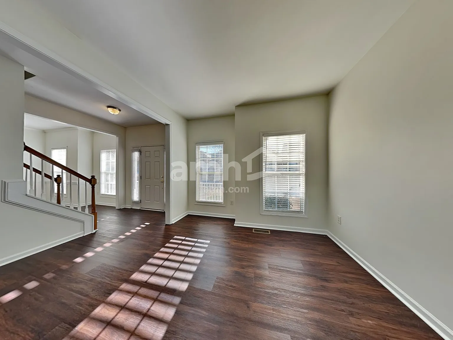 4 bed, 2.5 bath, 2200 sqft, $2,430 — Photo 4