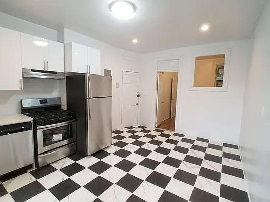 Rented by Compass | media 21