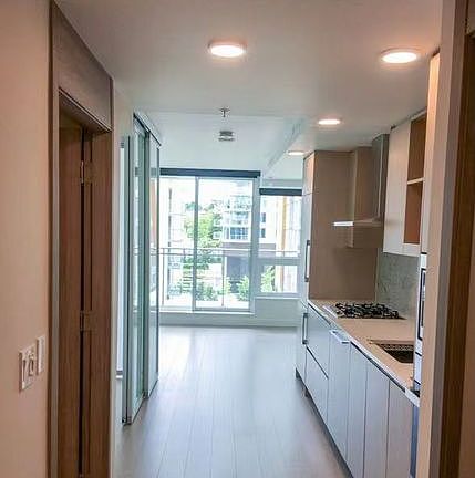 5th image of 433 SW Marine Dr #1A
