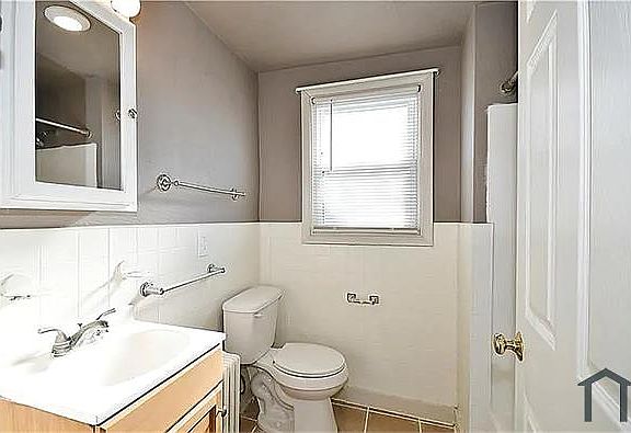 3rd image of 424 Wilson Ave