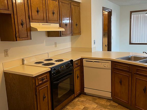 3rd image of 2293 Latona Dr NE