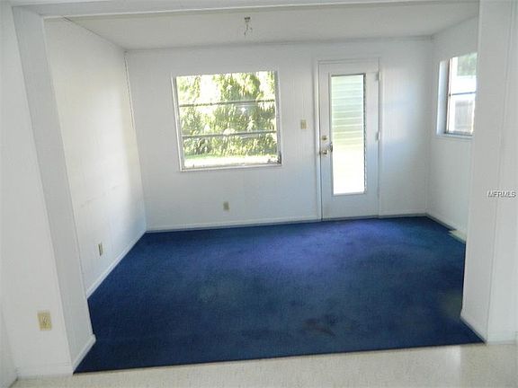 4th image of 826 42nd Ave N