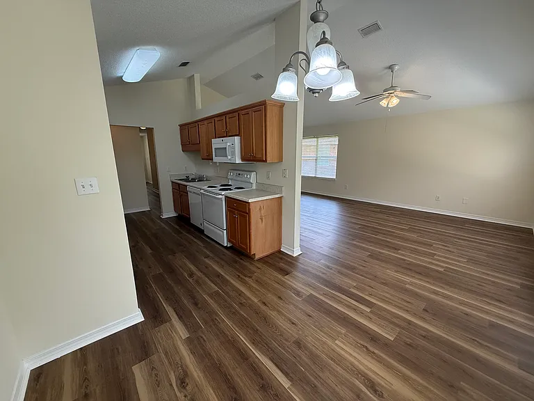 104 Kemper Ln — Photo 5