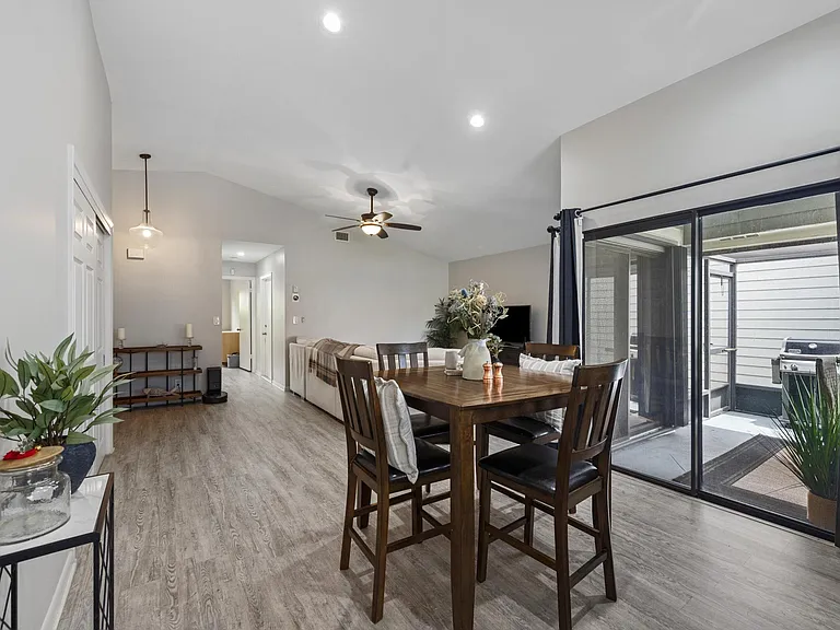 2482 Bedford Mews Dr — Photo 11