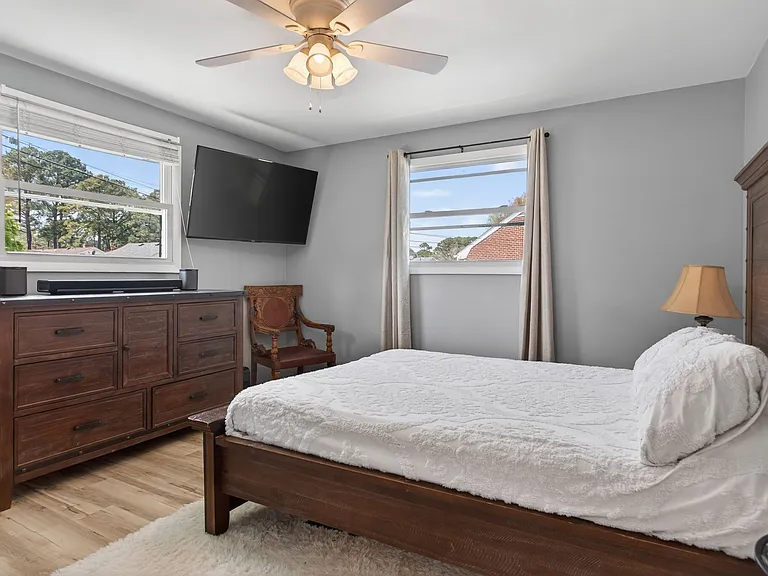 403 Holloway Dr — Photo 21