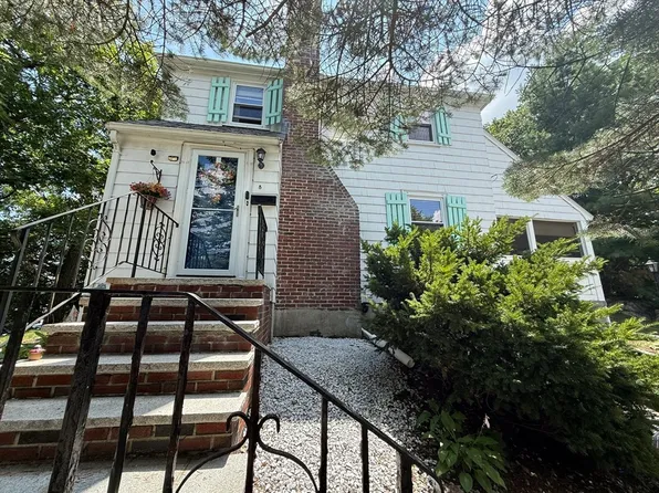 8 Myopia Rd, Hyde Park, MA 02136