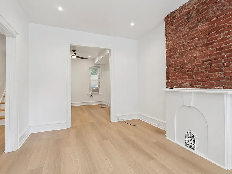 1713 Monument St — Photo 17