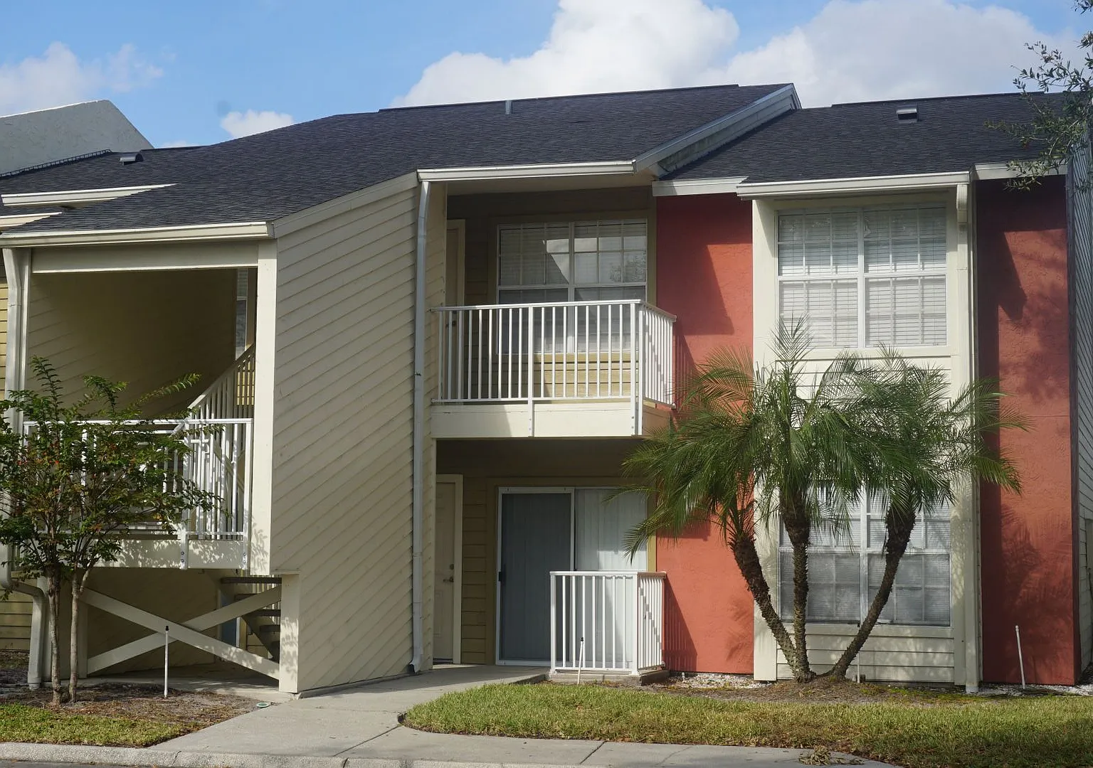 Brandon Lake View 1/1 - $1249 - Water Included + $300 Move-In Credit* — Photo 3