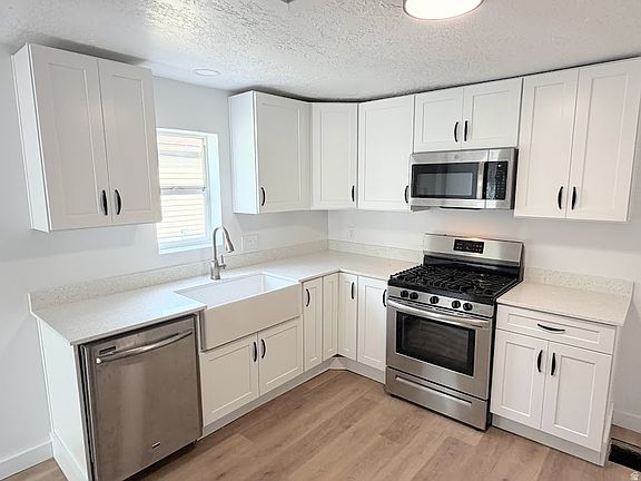 3rd image of 625 W 4th Ave
