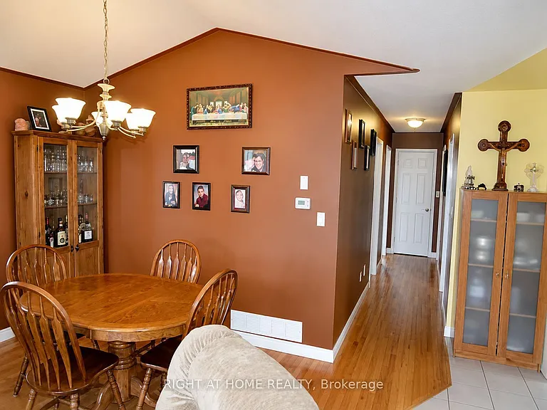 62 Highland Rd W #UPPER — Photo 5