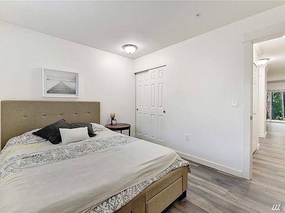 3rd image of 25025 SE Klahanie Blvd APT A103