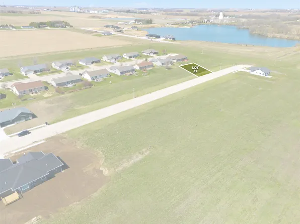 804 10th St SW, Dyersville, IA 52040
