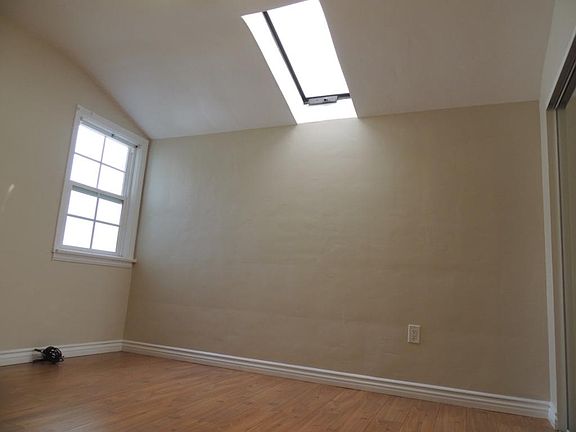 4th image of 367 Burchett St #A