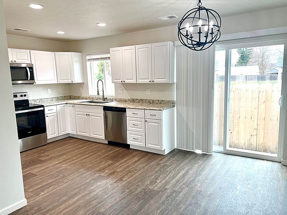 3rd image of 14410 E Heroy Ln