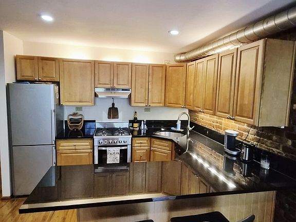 3rd image of 132 W 74th St APT 1B