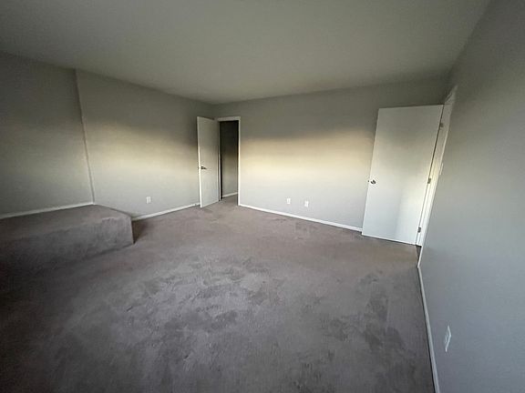 5th image of 510 Meadowbrook Ln #4