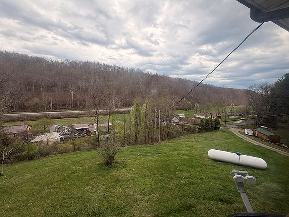 3rd image of 170 Spruce Lane