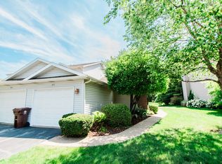 1977 Laura Ln, Chesterton, IN 46304