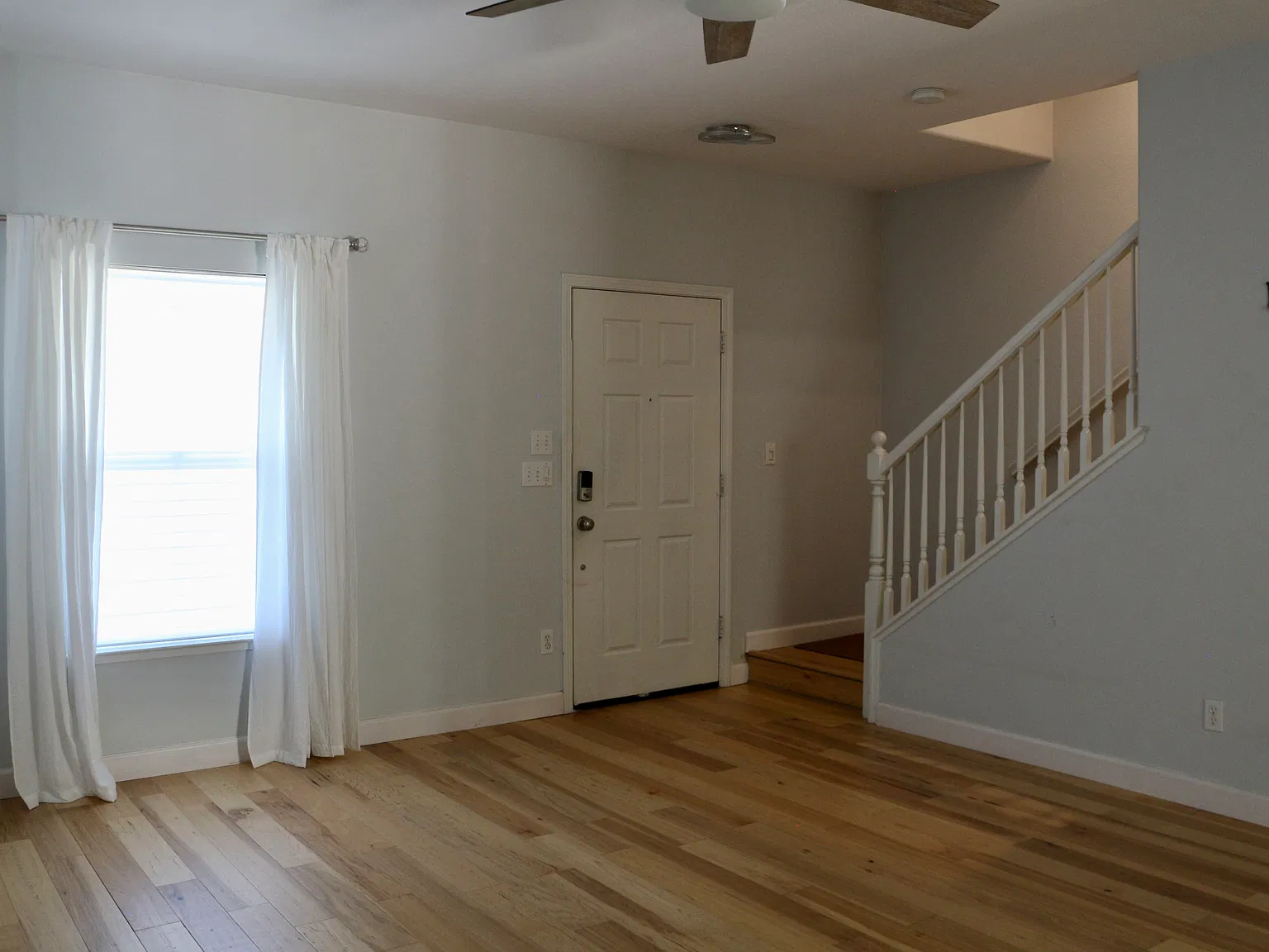 10652 Siskiyou Ln — Photo 3