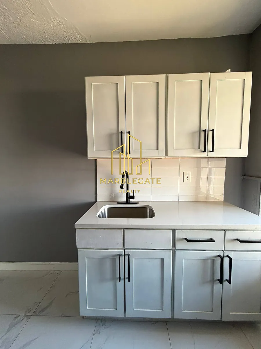 Building Photo - 717 Arlington Ave #5AA